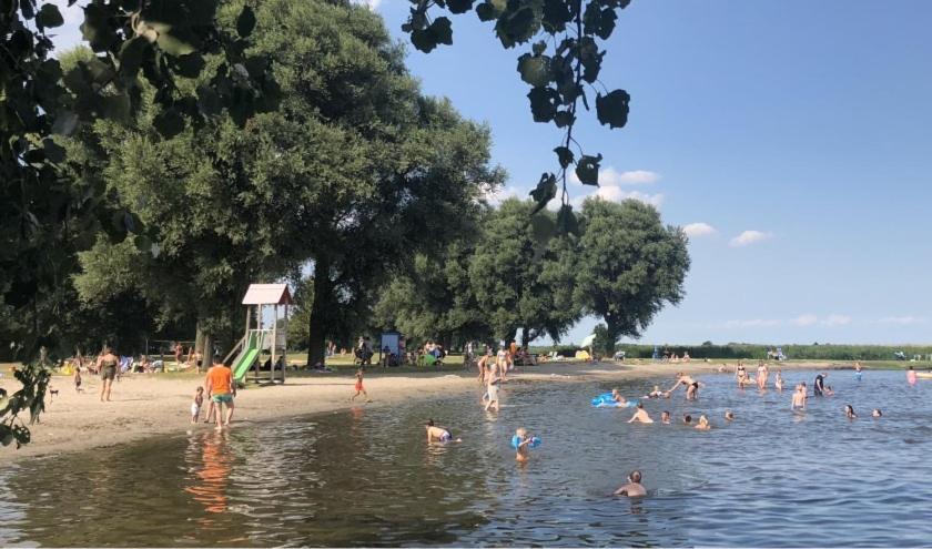 Slapen Bij De Buurvrouw Panzió Castricum Kültér fotó